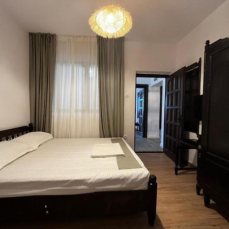 Hotel La Conac à Nufaru Extérieur photo