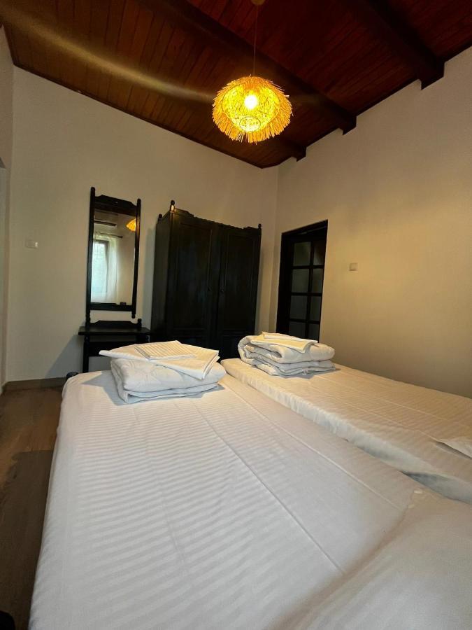 Hotel La Conac à Nufaru Extérieur photo