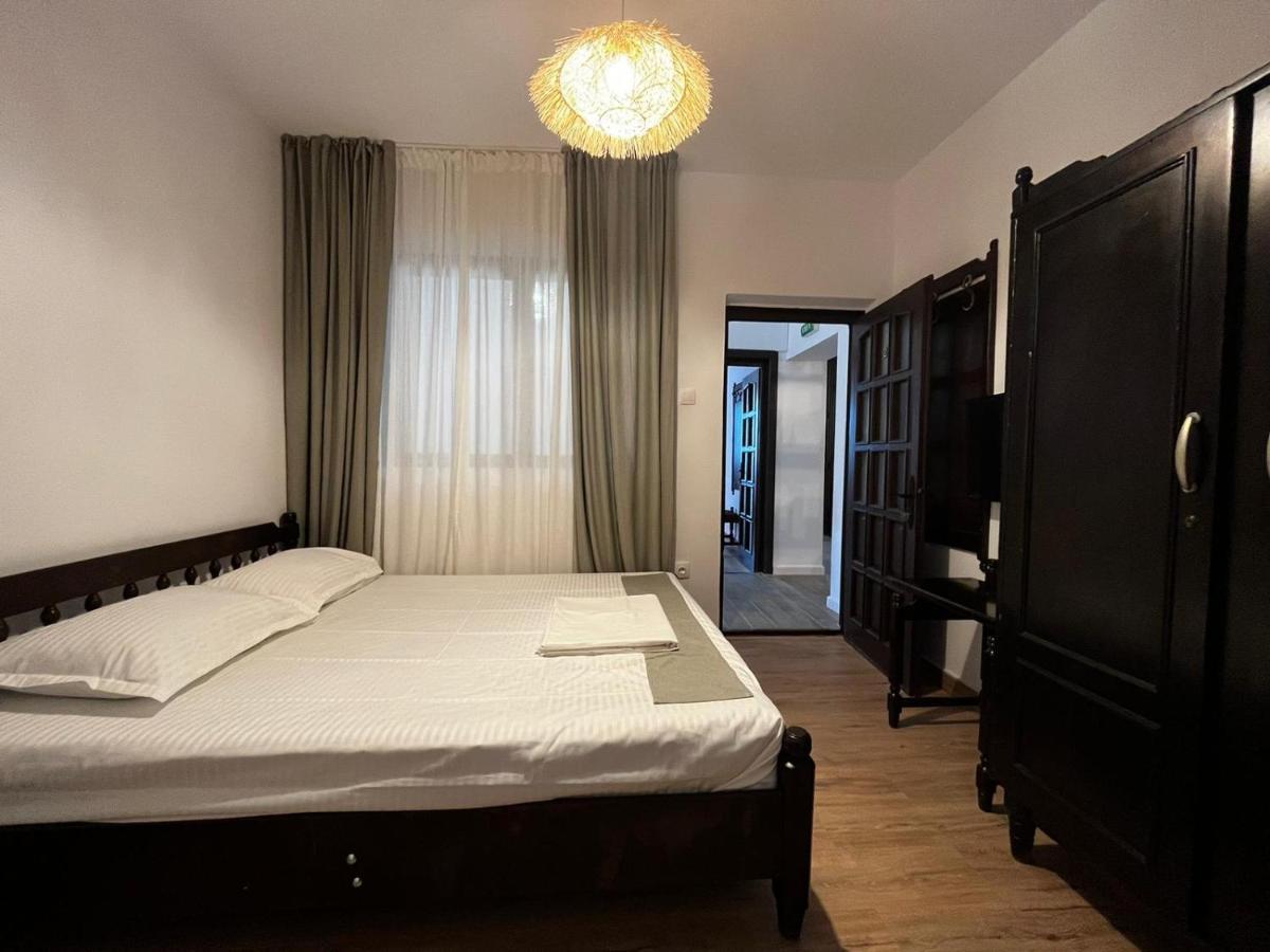 Hotel La Conac à Nufaru Extérieur photo