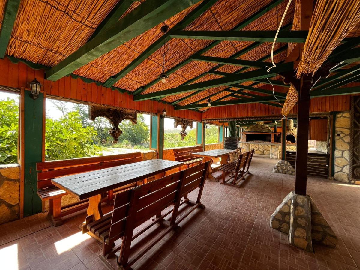 Hotel La Conac à Nufaru Extérieur photo