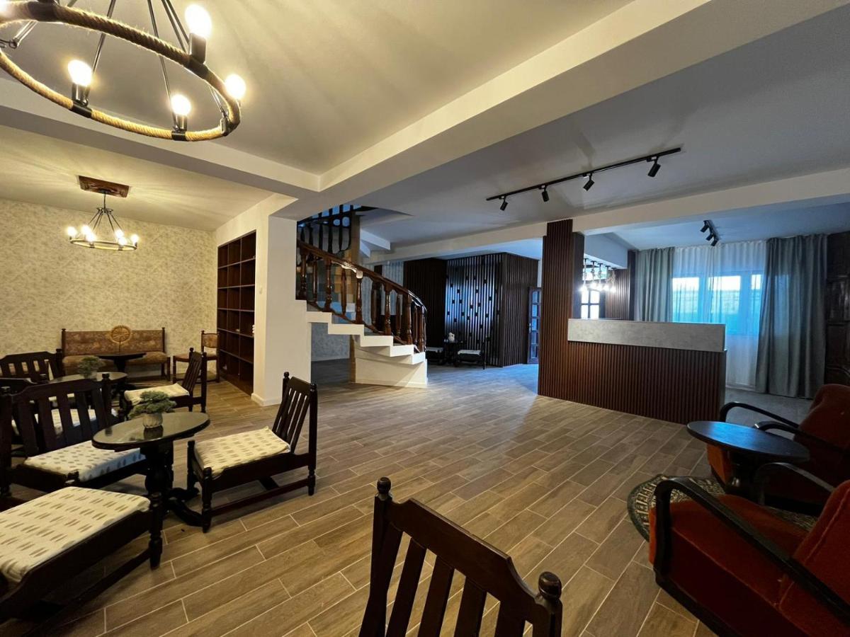 Hotel La Conac à Nufaru Extérieur photo