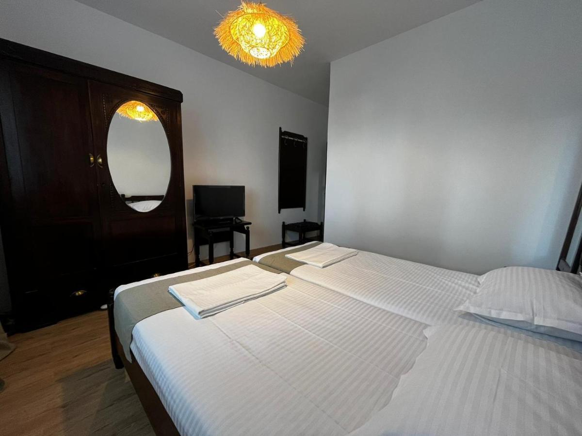 Hotel La Conac à Nufaru Extérieur photo