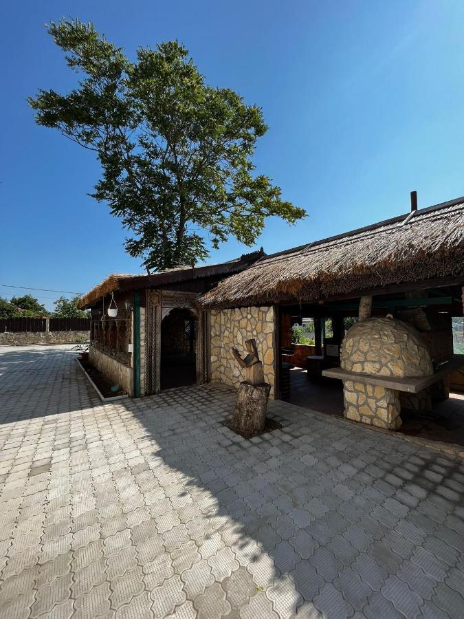 Hotel La Conac à Nufaru Extérieur photo