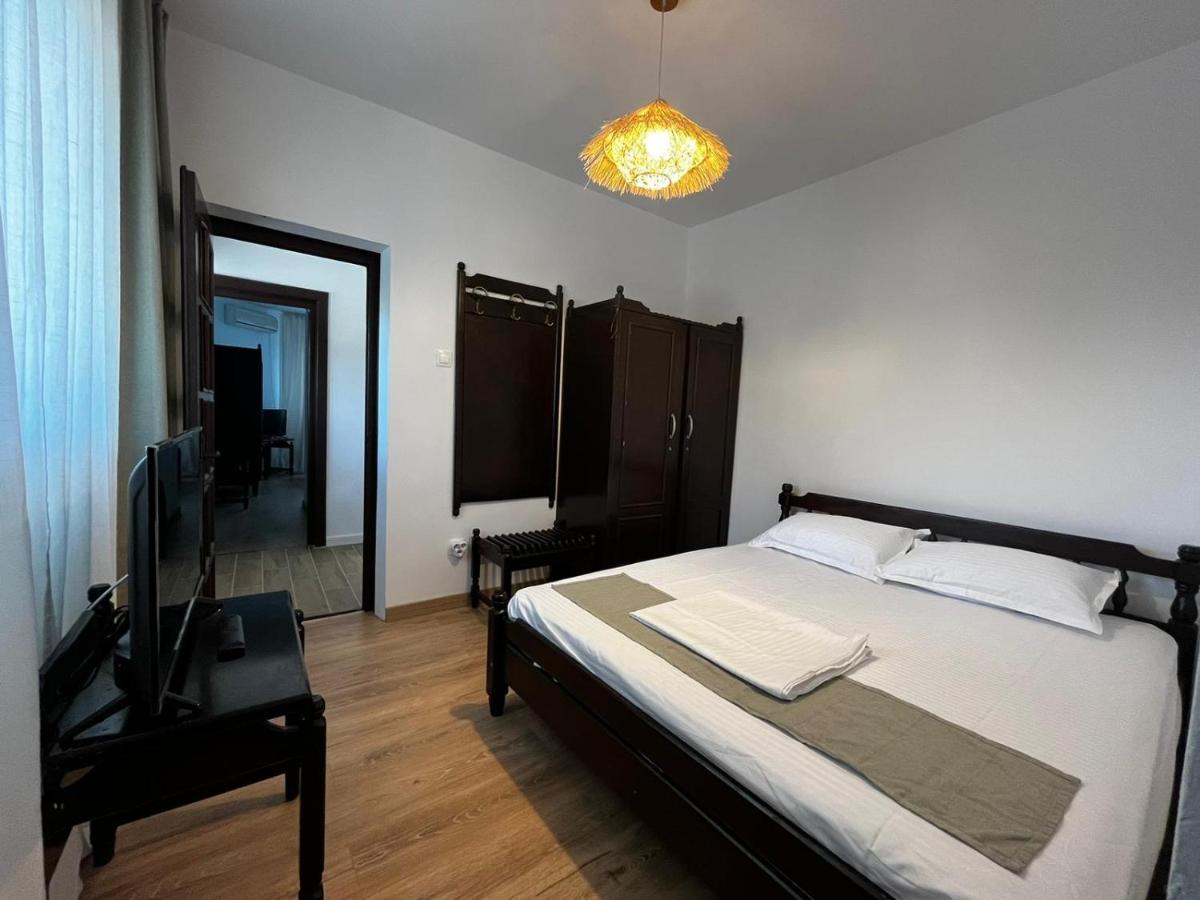 Hotel La Conac à Nufaru Extérieur photo
