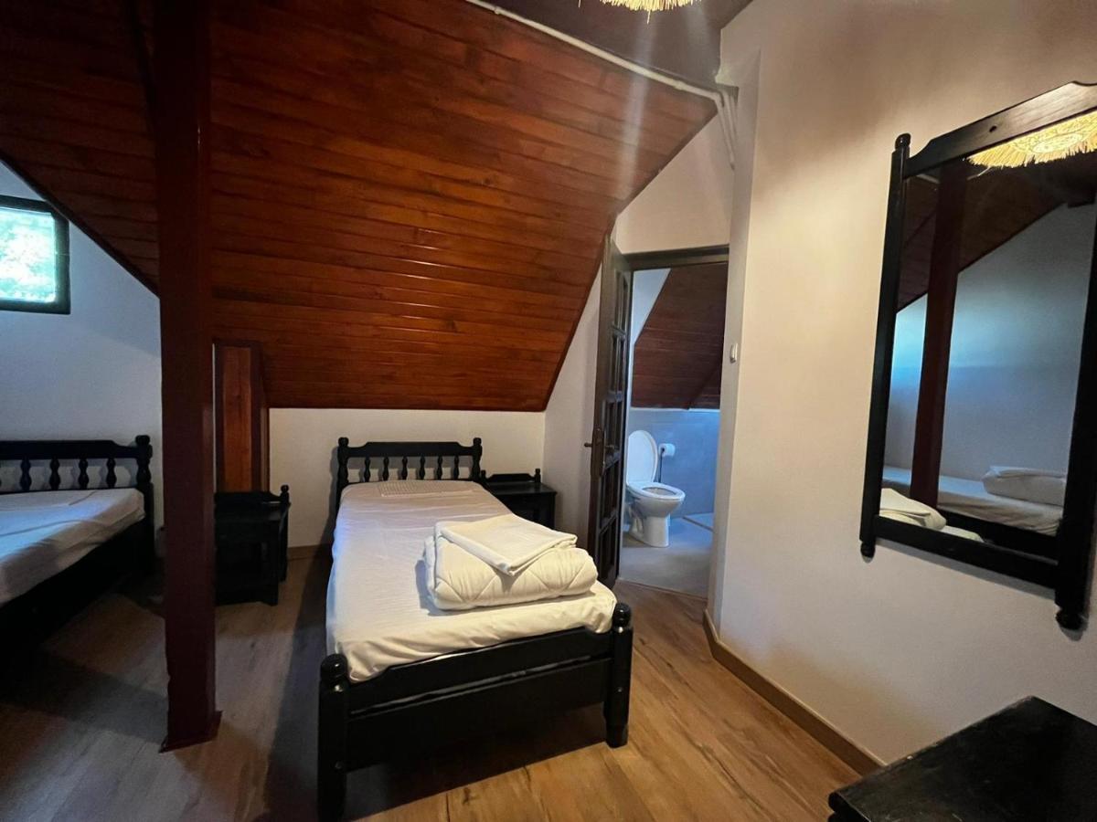 Hotel La Conac à Nufaru Extérieur photo