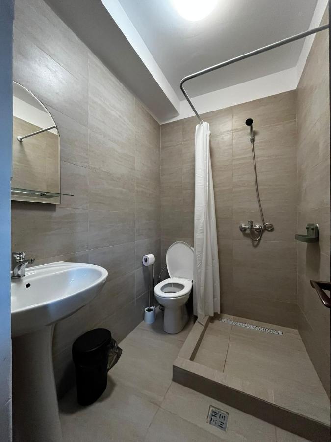 Hotel La Conac à Nufaru Extérieur photo