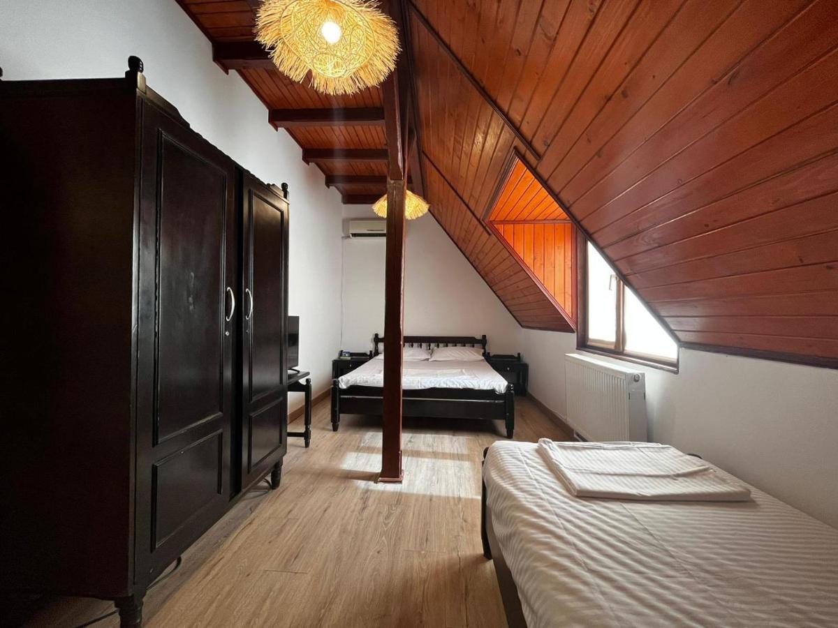 Hotel La Conac à Nufaru Extérieur photo