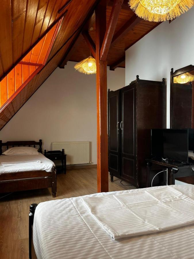 Hotel La Conac à Nufaru Extérieur photo